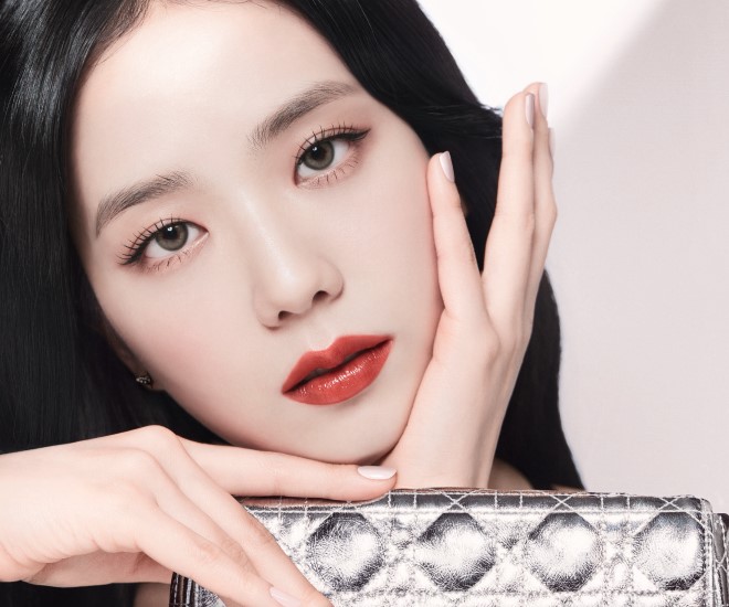 Dior Addict口紅のためのBlackpinkのJisooとAnya Taylor-Joy