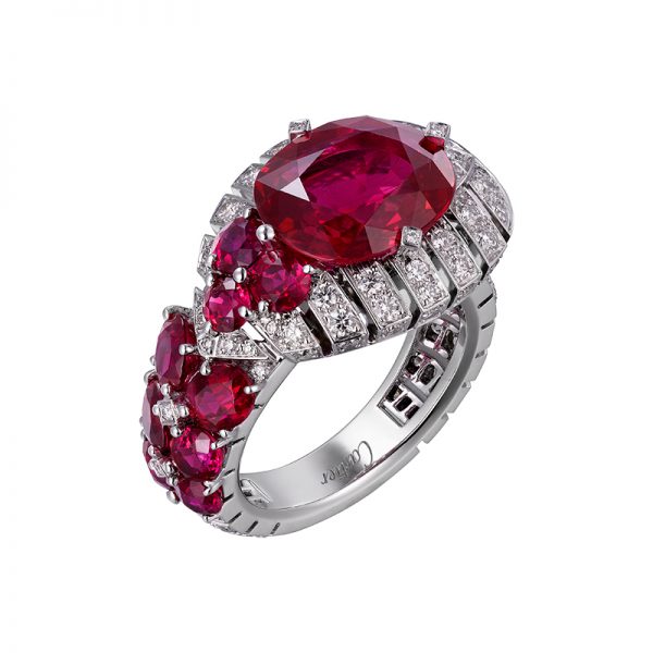 A 6.25-carat oval-shaped Mozambique ruby on the Cartier Étourdissant Garance ring.